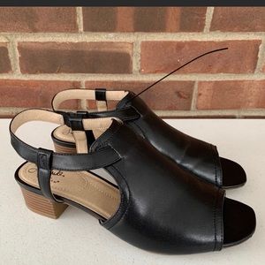 Life Stride sandals size 9. Excellent condition